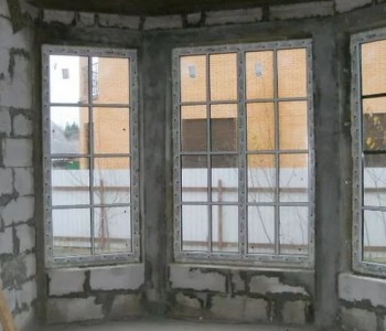 Порядок проведения работ установки окон во время строительства дома - статьи